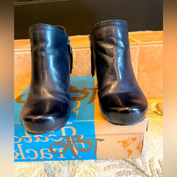 OTBT “Folkloric” Black leather fringe booties size 7.5 - Picture 4 of 7